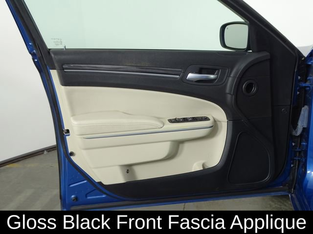 Used 2022 Chrysler 300 Touring w/ Sport Appearance Package image 14