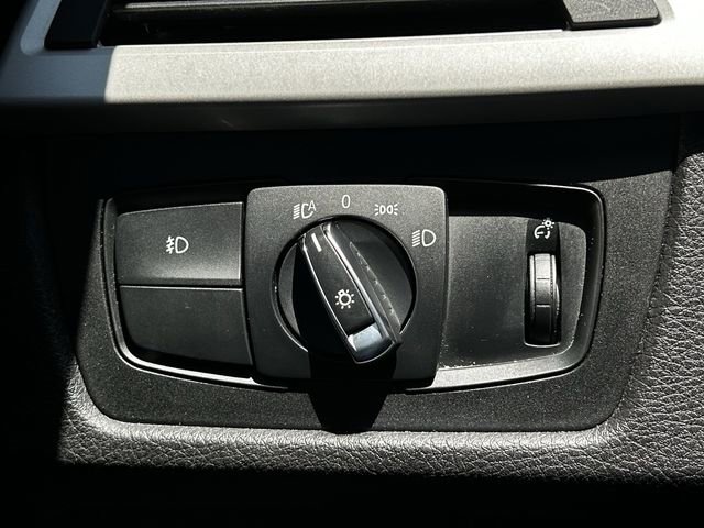 Used 2017 BMW 320i Sedan RWD image 24