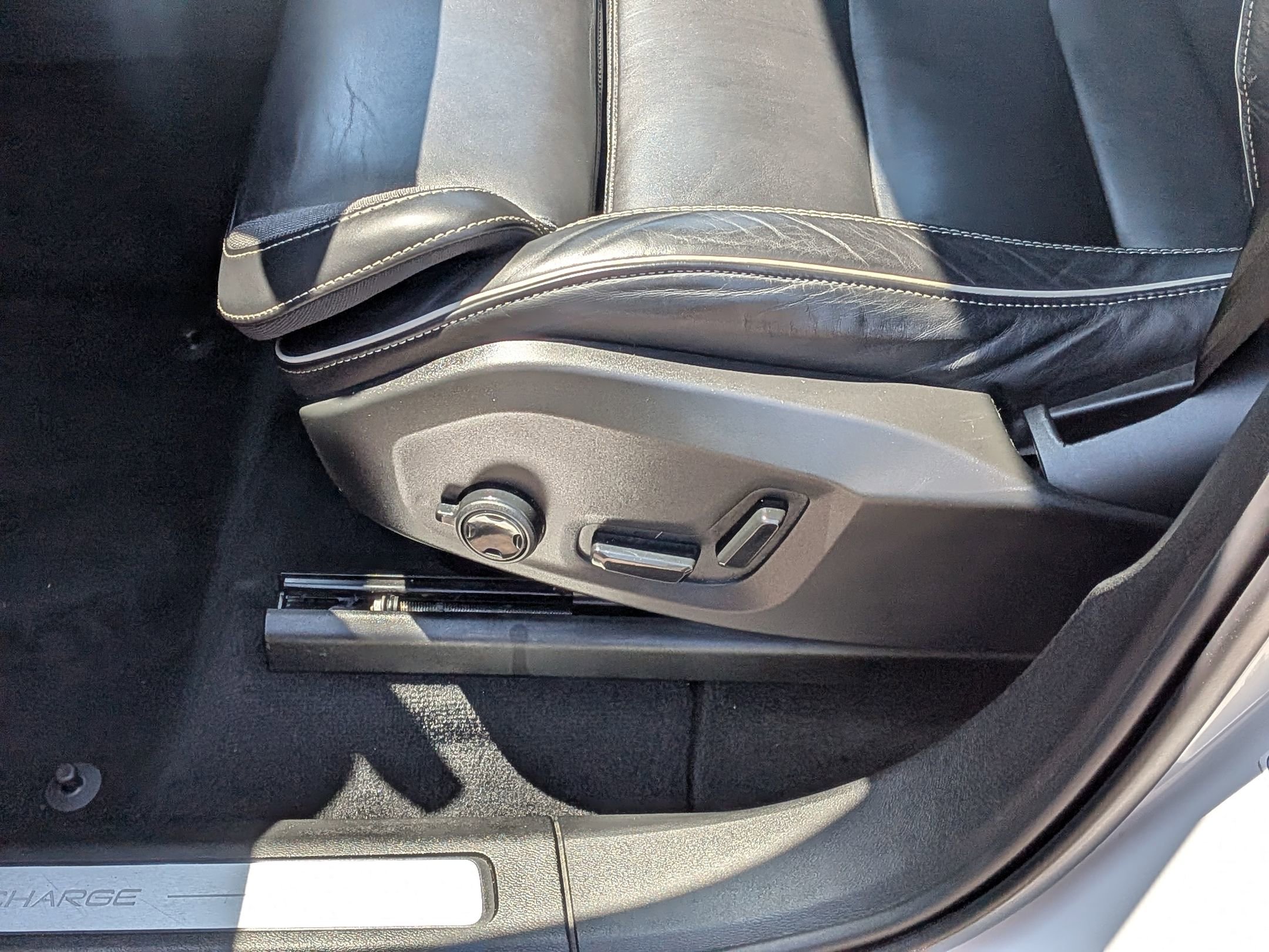 Used 2021 Volvo XC60 T8 R-Design w/ Advanced Package image 12