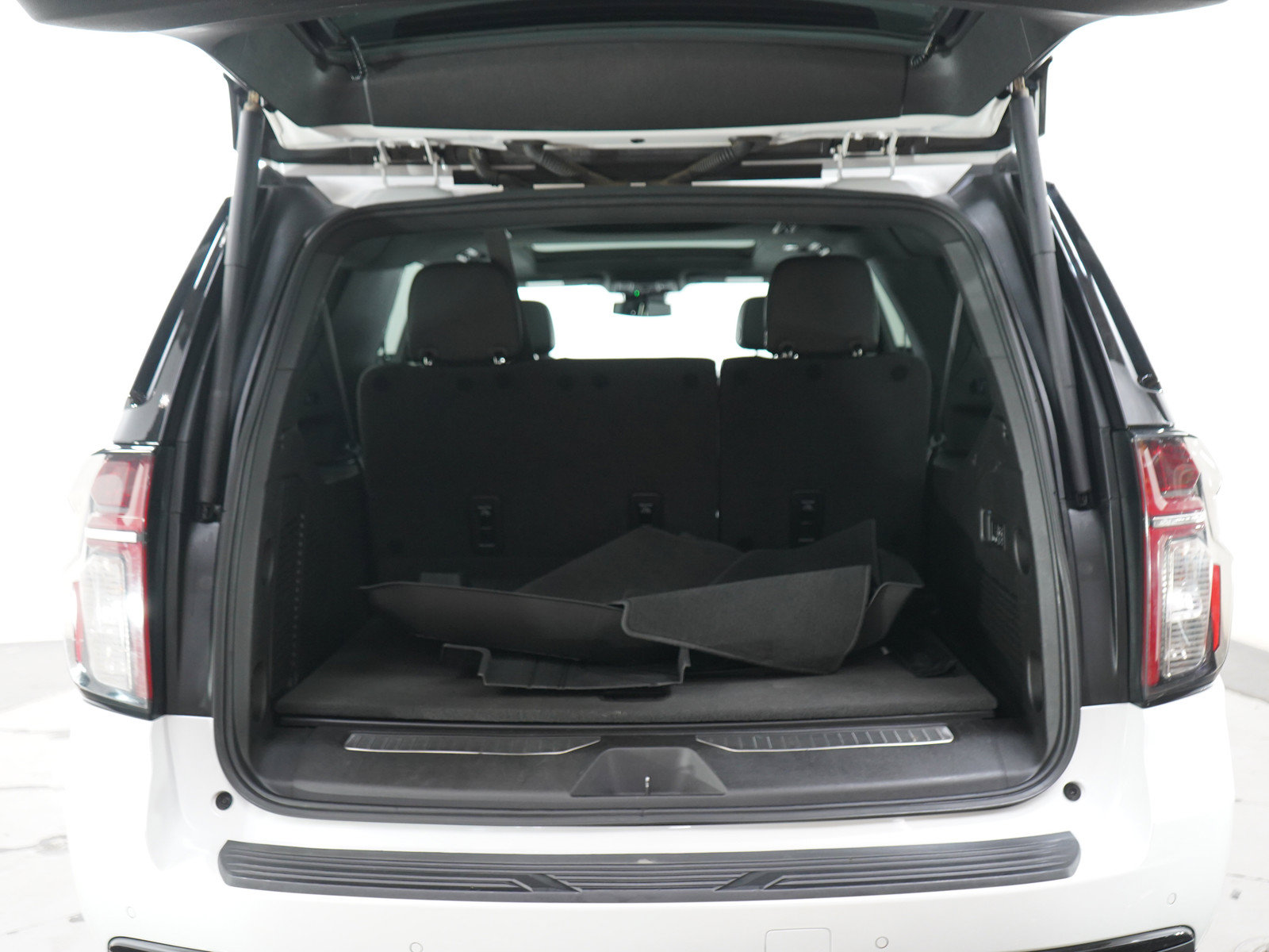 Used 2023 Chevrolet Suburban RST w/ Luxury Package AWD/4WD image 17