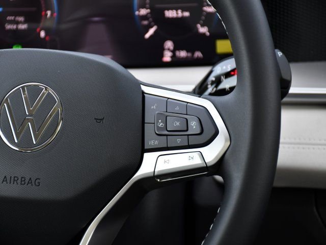 New 2025 Volkswagen Tiguan SE image 21