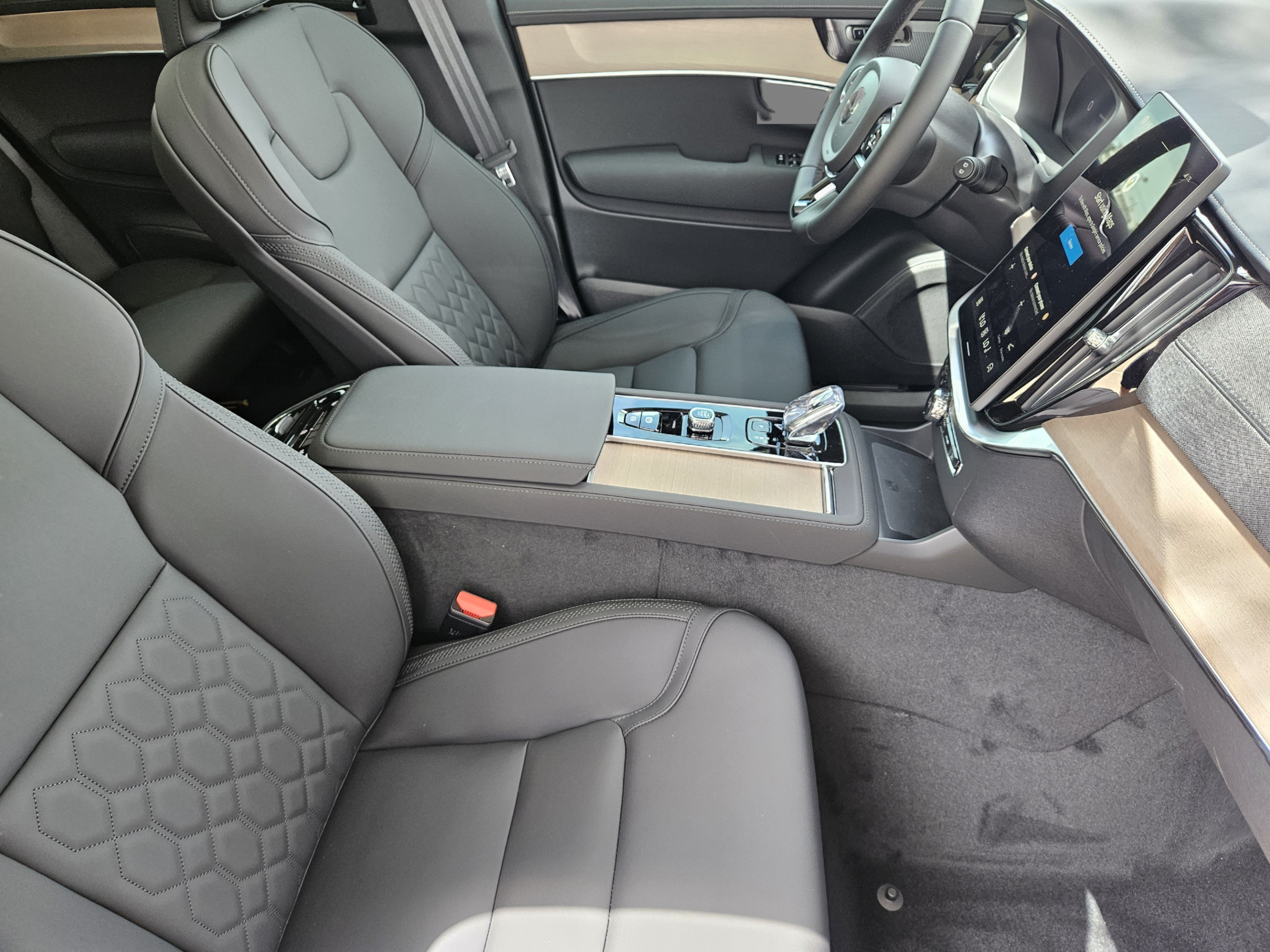 New 2026 Volvo XC90 B6 Plus w/ Protection Package Premier AWD/4WD image 11