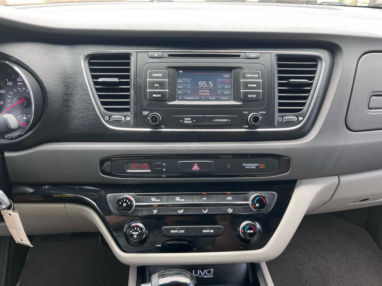 Used 2016 Kia Sedona LX w/ Option Group 020 FWD image 30