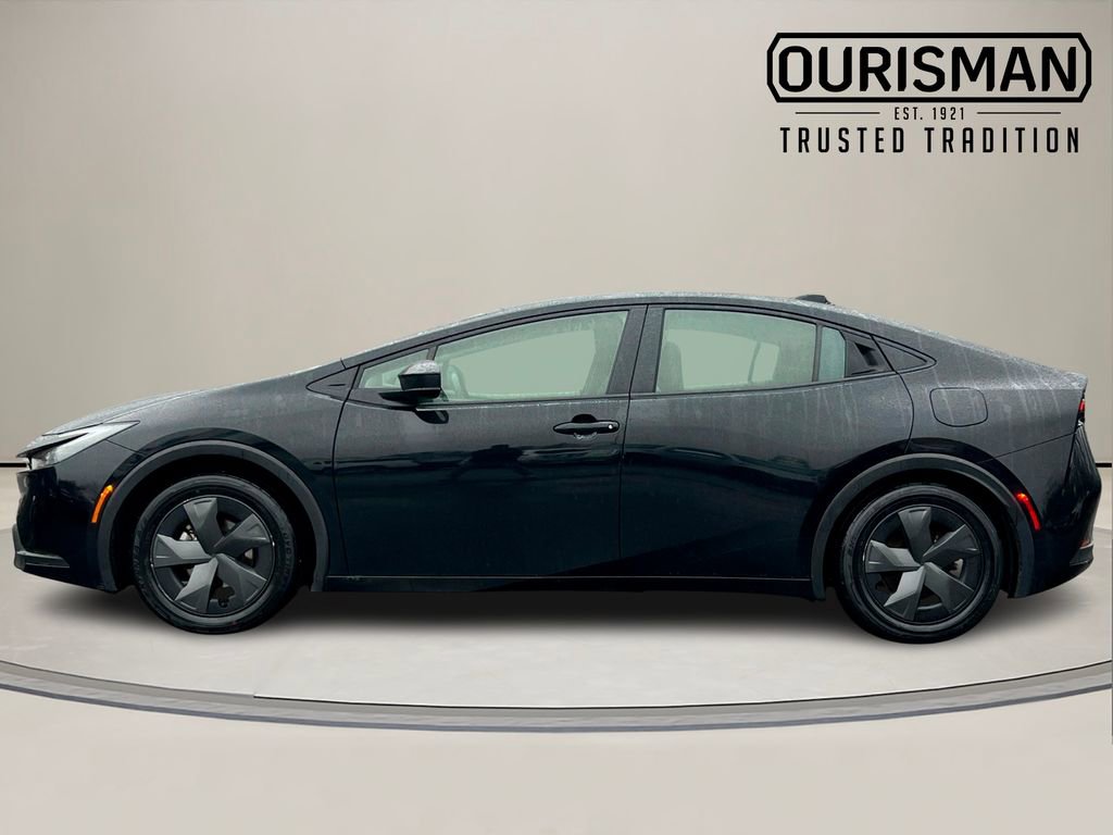 Used 2024 Toyota Prius LE image 3