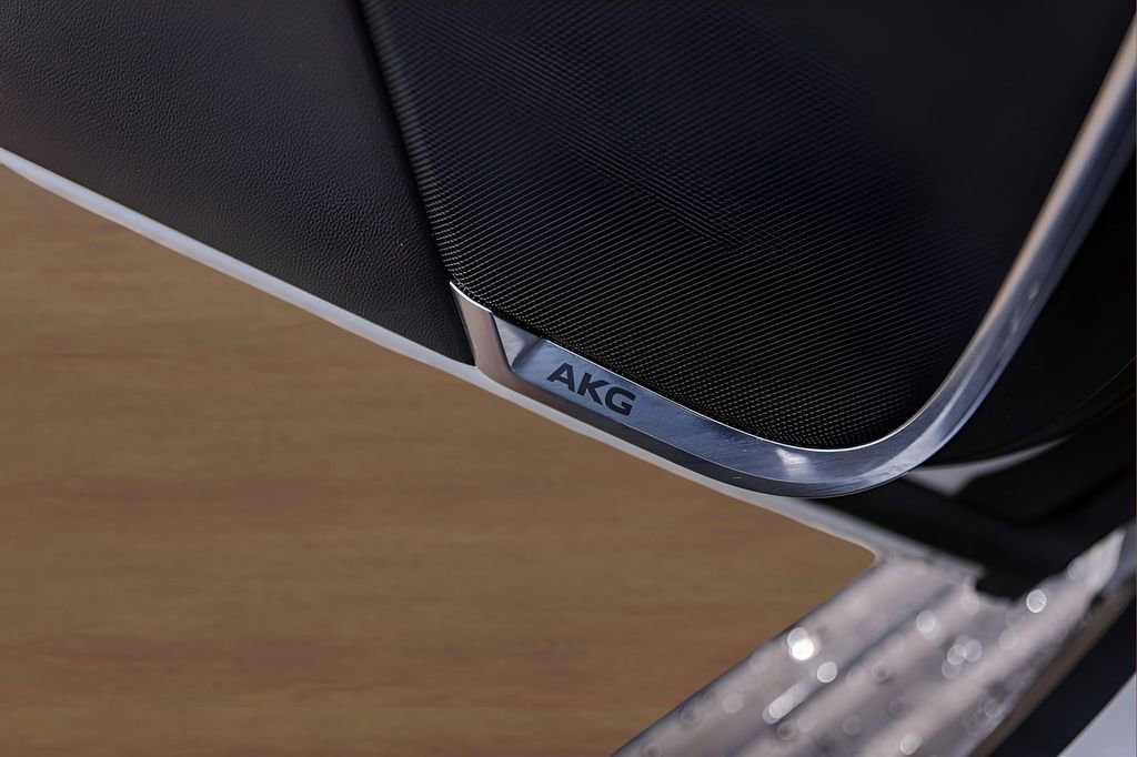 Used 2023 Cadillac Escalade Sport Platinum w/ LPO, ONYX Package image 22