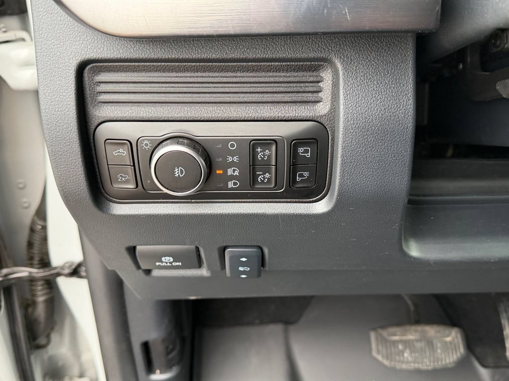 Used 2025 Ford F350 Lariat AWD/4WD image 31