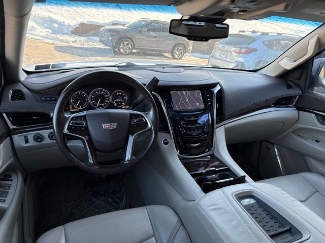 Used 2015 Cadillac Escalade Luxury image 11