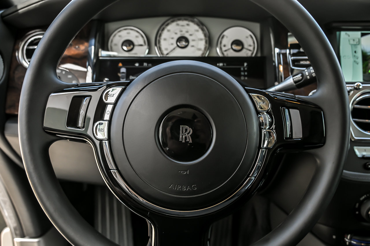 Used 2016 Rolls-Royce Dawn RWD image 34