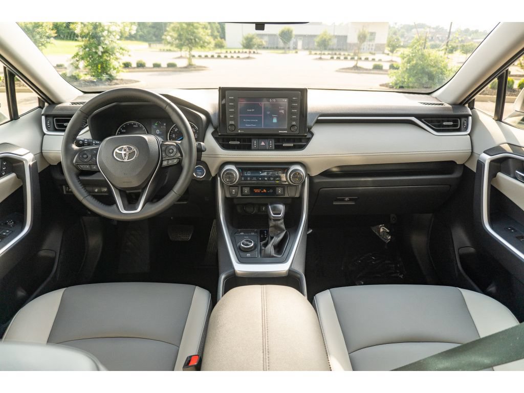 Used 2022 Toyota RAV4 XLE Premium AWD/4WD image 21