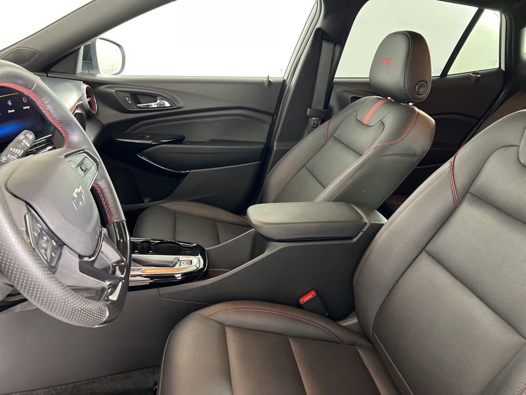 Used 2024 Chevrolet Trax RS w/ Sunroof Package image 12