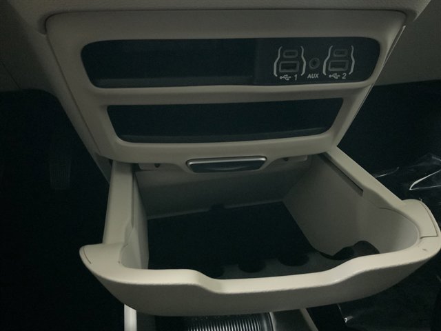 Used 2023 Chrysler Voyager LX image 36