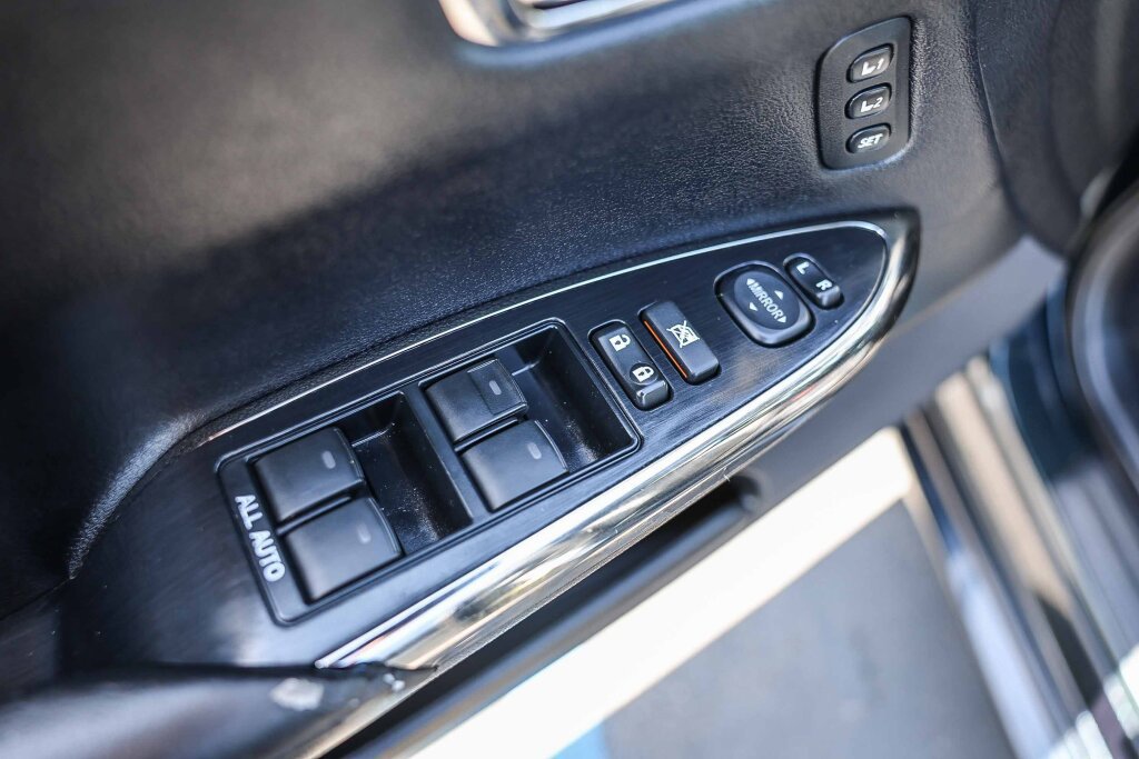 Used 2016 Toyota Avalon XLE Premium FWD image 8