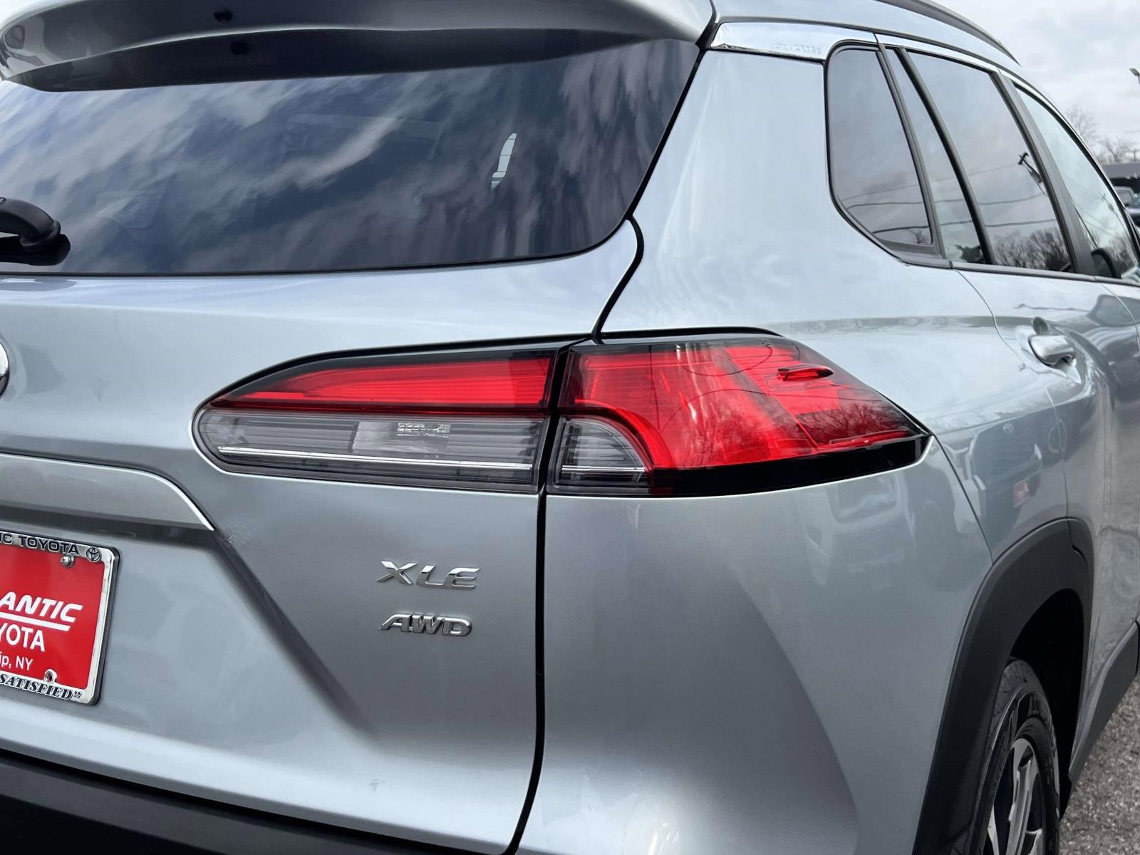 Used 2024 Toyota Corolla Cross XLE image 7