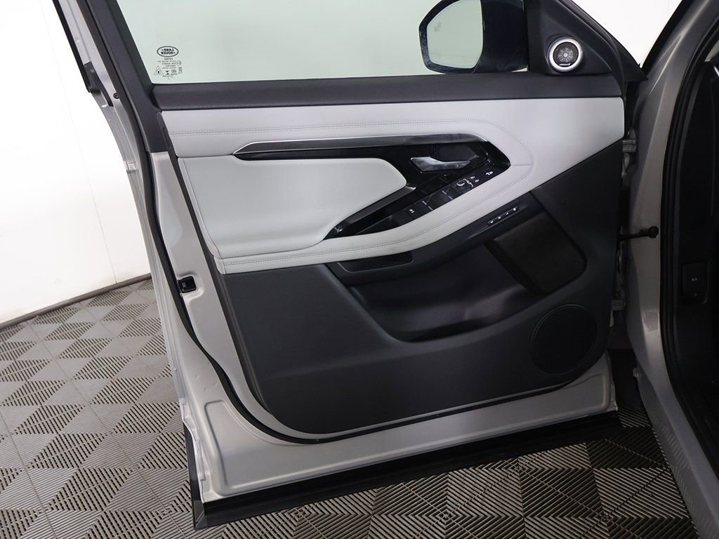 Used 2022 Land Rover Range Rover Evoque SE image 24