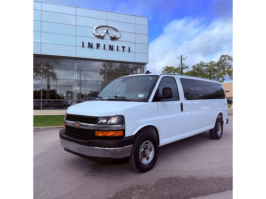 Used 2025 Chevrolet Express 3500 LT w/ LT Preferred Equipment Group RWD image 1