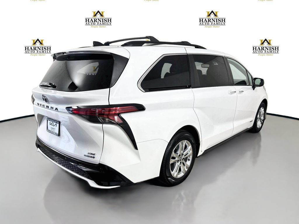 Used 2021 Toyota Sienna XSE w/ XSE Plus Package AWD/4WD image 7