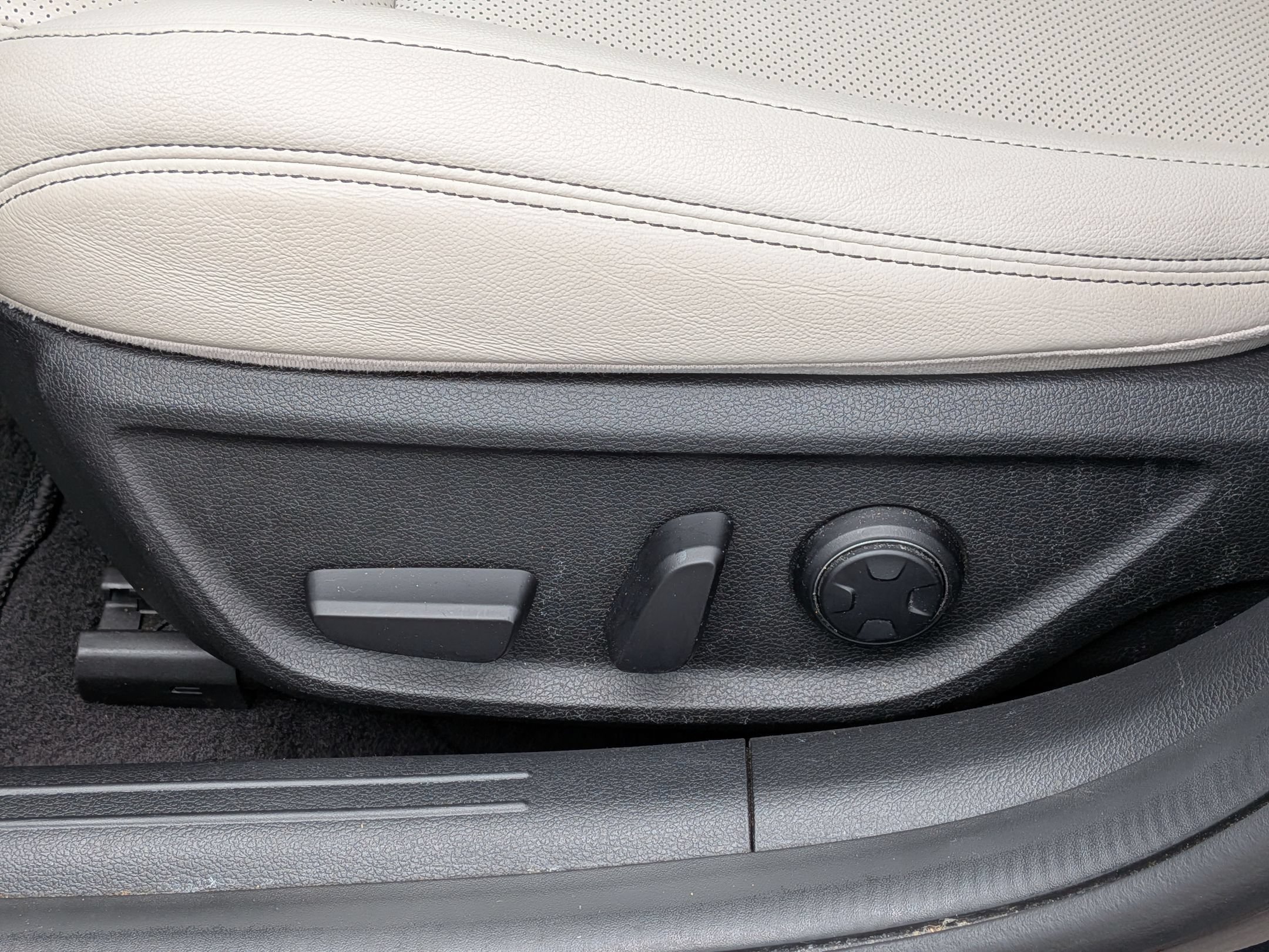 Used 2024 Genesis G70 2.5T RWD image 15