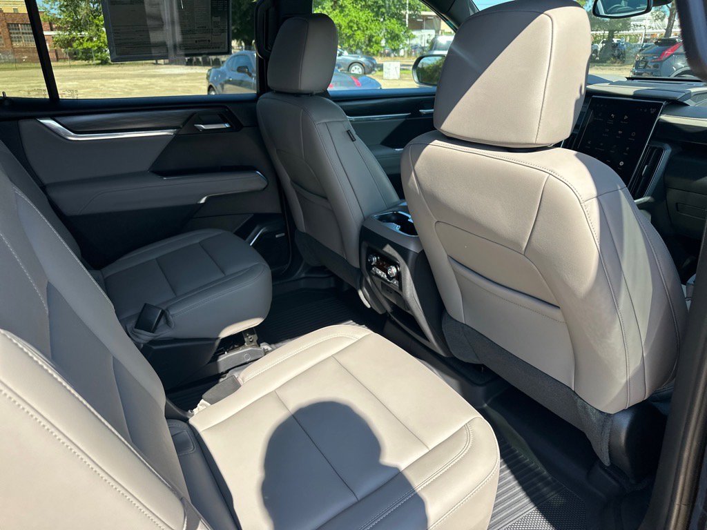 Used 2024 GMC Acadia Elevation w/ Luxury Package image 13