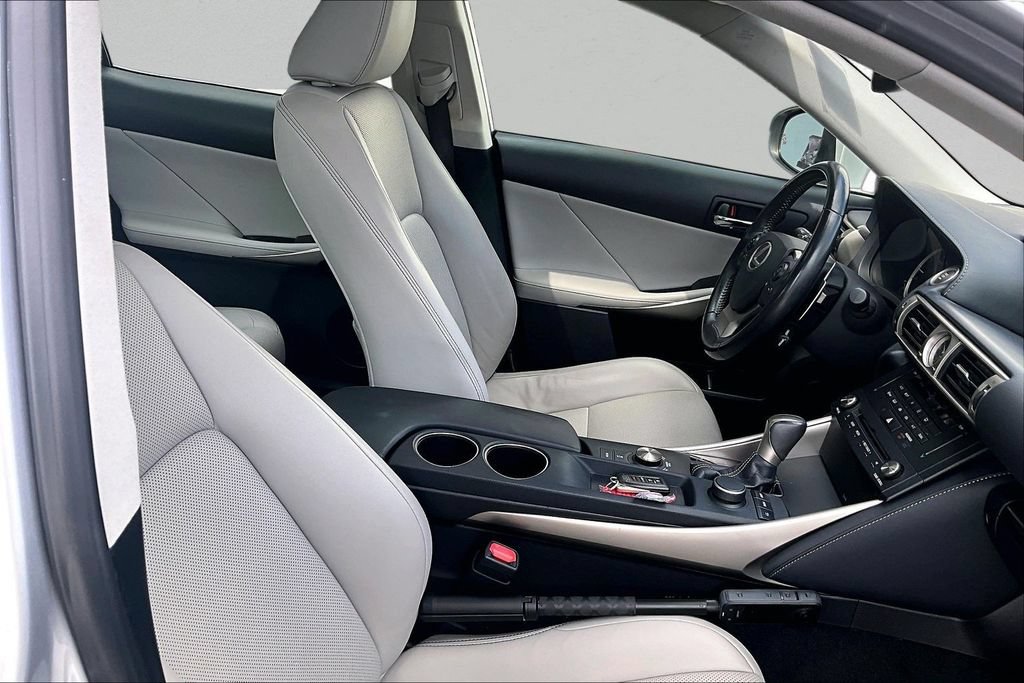 Used 2016 Lexus IS 200t RWD image 30