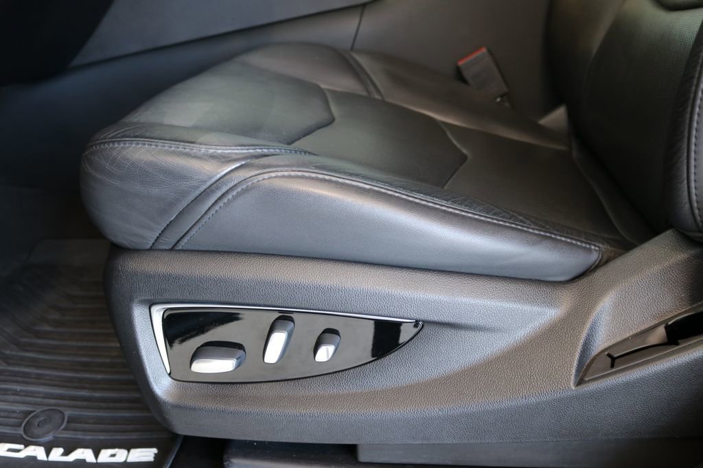 Used 2019 Cadillac Escalade Luxury image 16