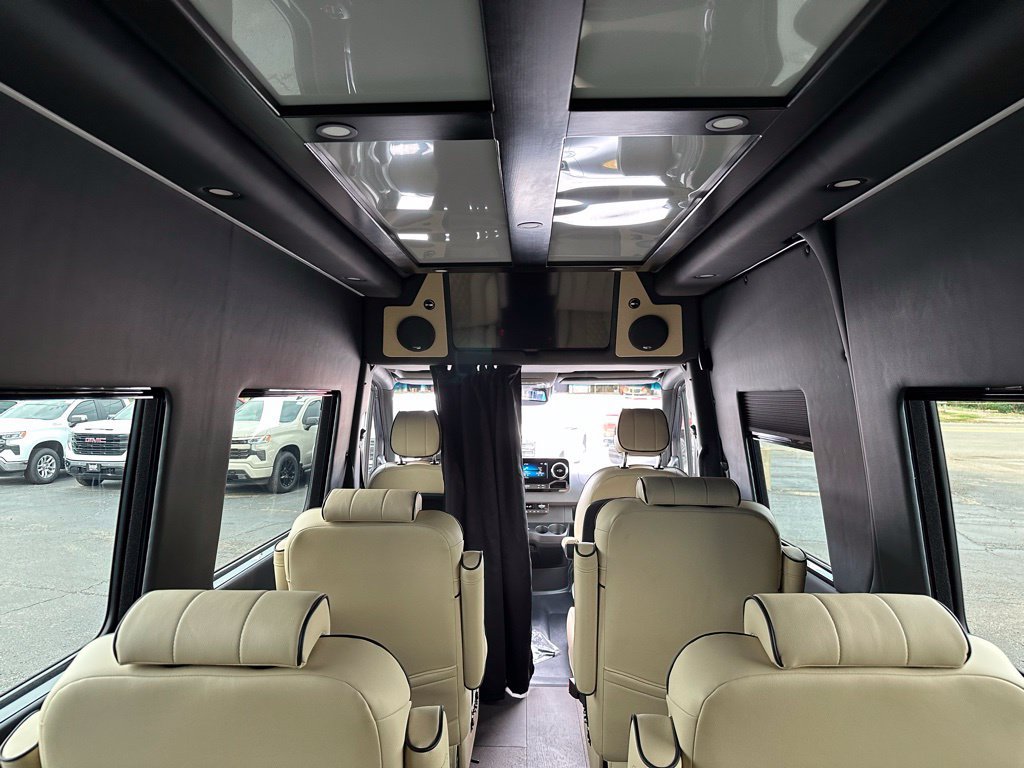 Used 2023 Mercedes-Benz Sprinter 3500 image 21