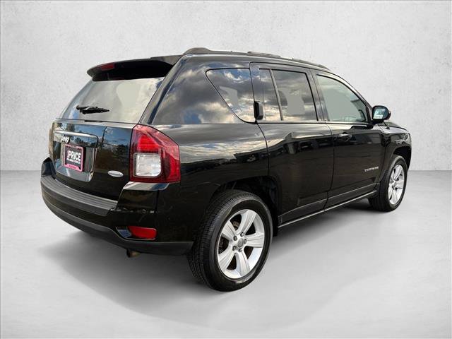 Used 2017 Jeep Compass Latitude AWD/4WD image 5