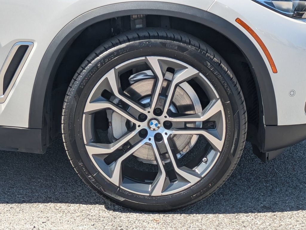 Used 2023 BMW X5 xDrive40i w/ Premium Package AWD/4WD image 9
