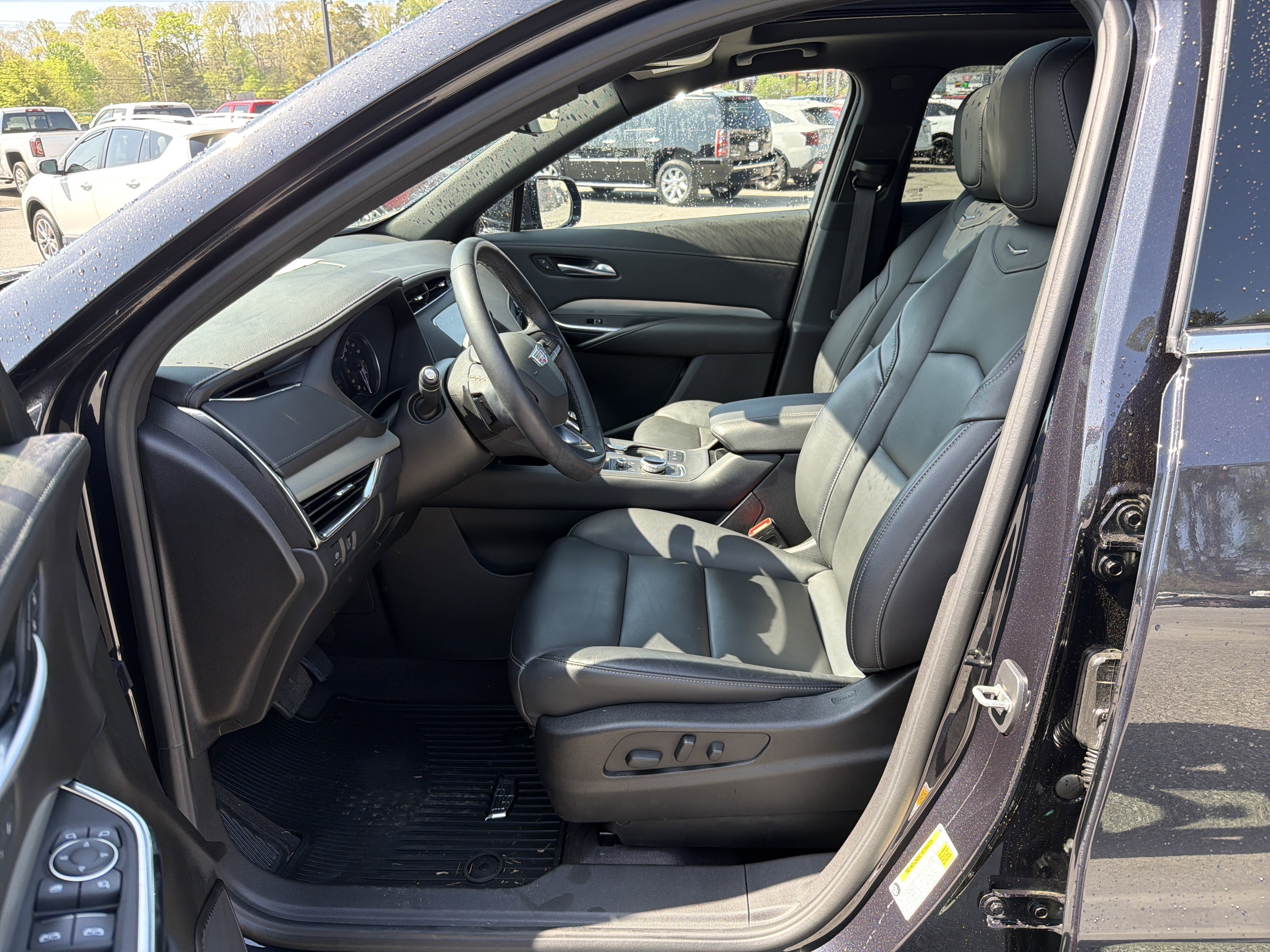 Used 2023 Cadillac XT4 Premium Luxury w/ Enhanced Visibility Package image 10