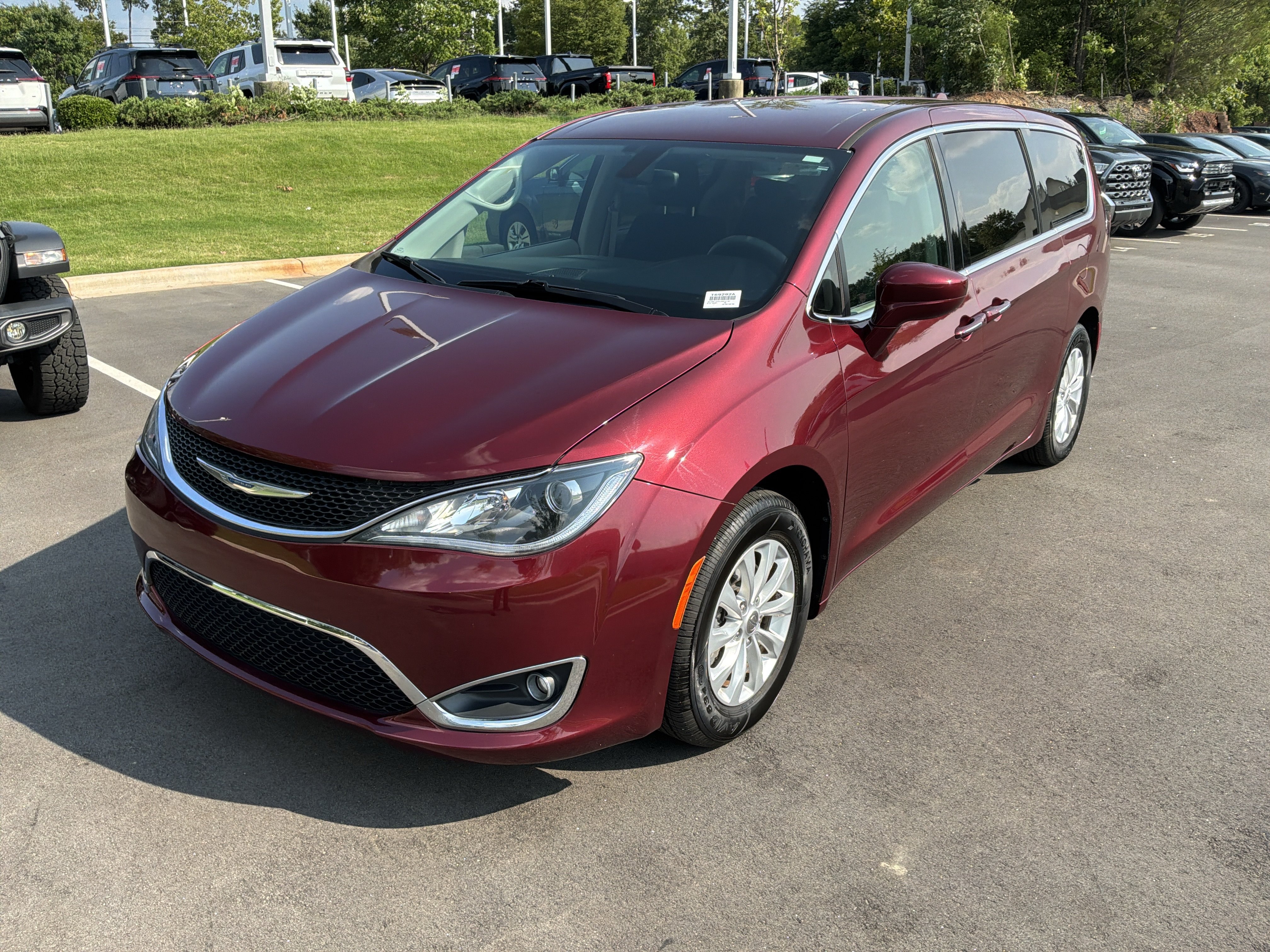 Used 2018 Chrysler Pacifica Touring Plus FWD image 5