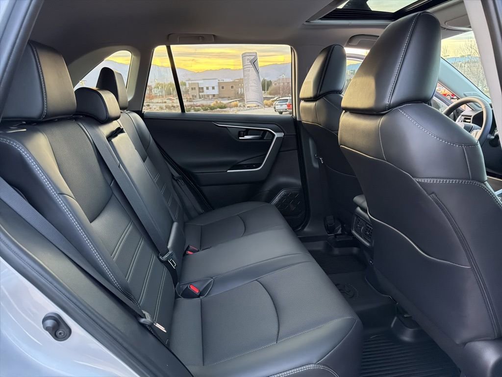 Used 2025 Toyota RAV4 Limited image 27