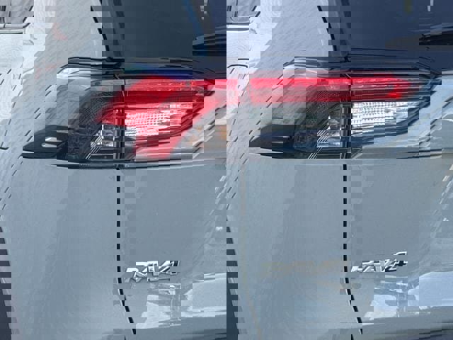 Used 2021 Toyota RAV4 XLE Premium image 6