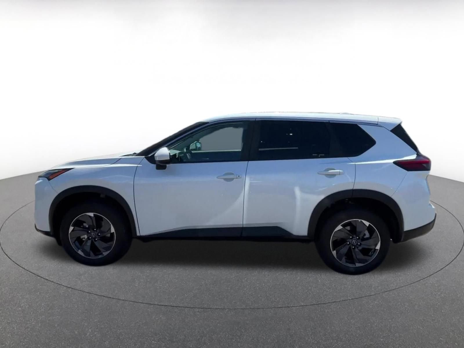 Used 2025 Nissan Rogue SV FWD image 9