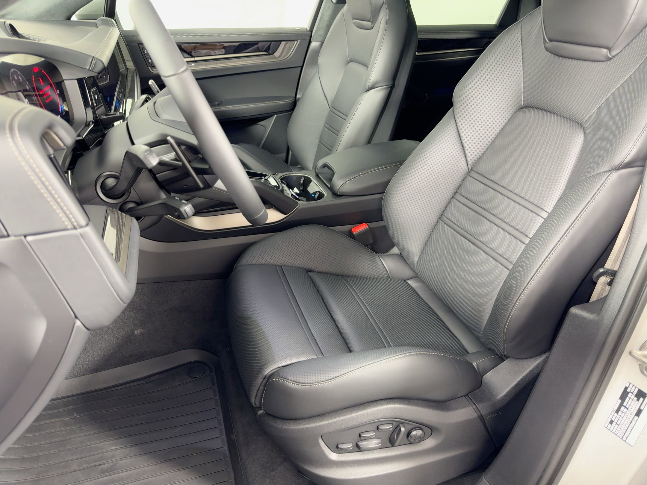 New 2026 Porsche Cayenne Turbo image 5