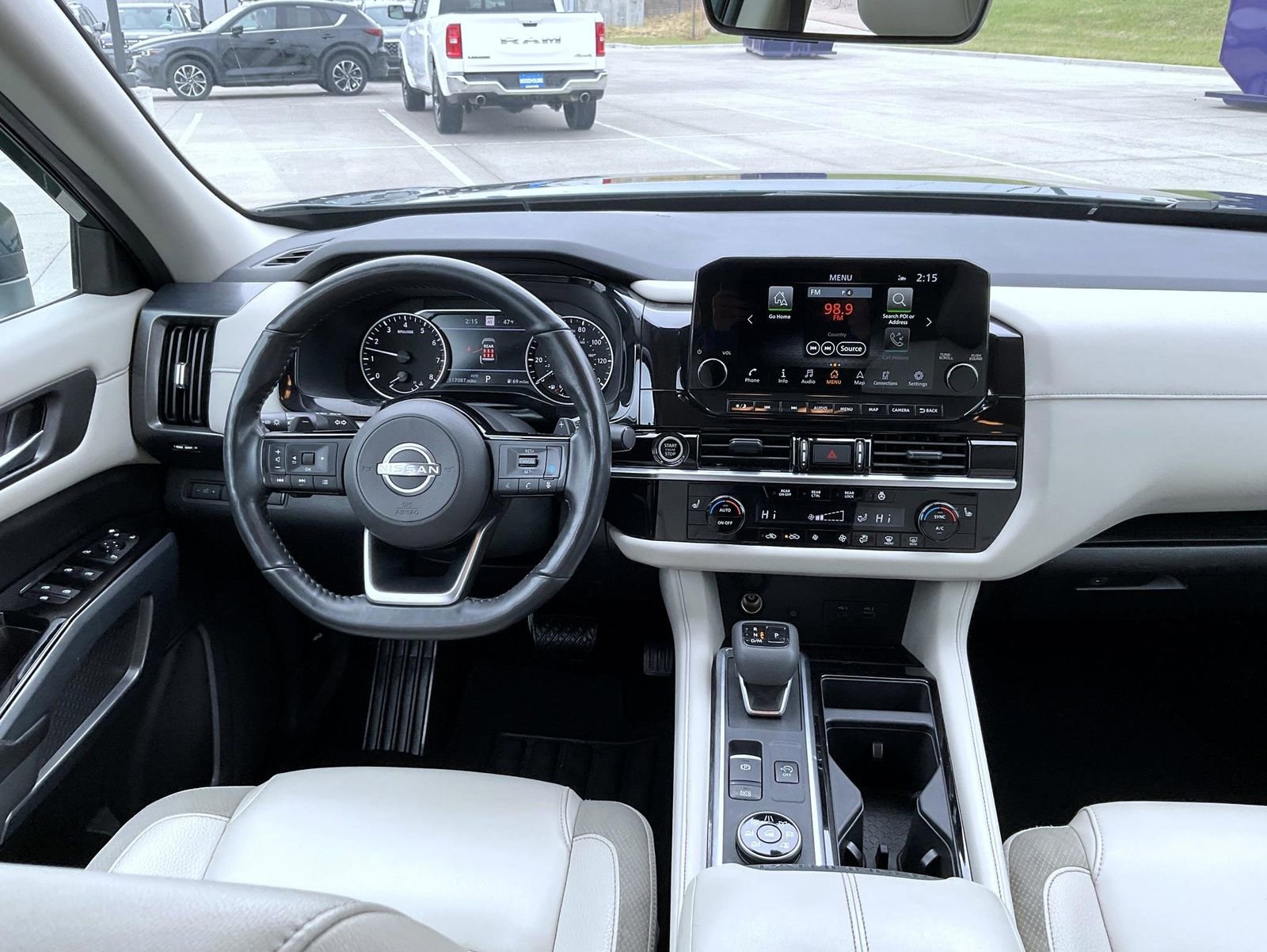 Used 2024 Nissan Pathfinder SL AWD/4WD image 14
