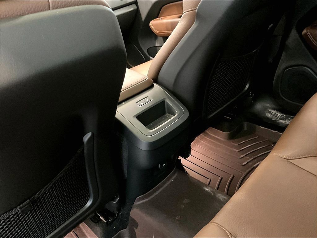 Used 2025 Volvo XC60 B5 Plus w/ Climate Package image 25