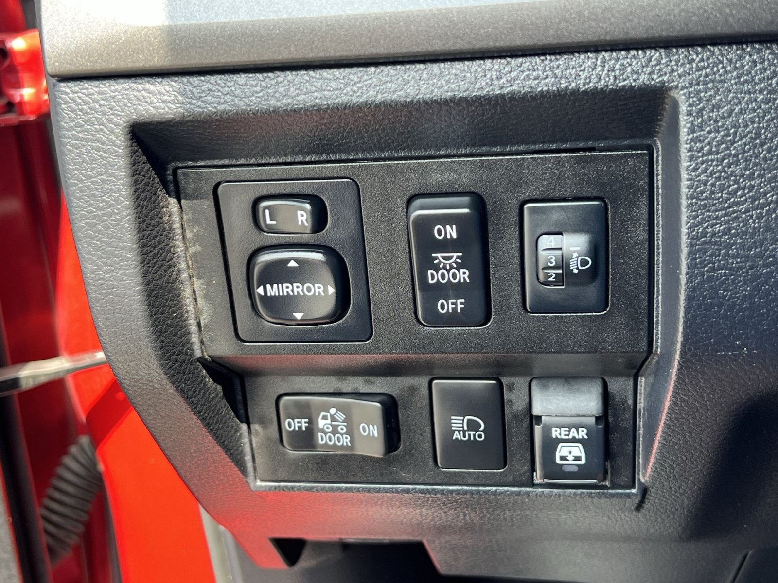 Used 2019 Toyota Tundra SR5 w/ TRD Off Road Package AWD/4WD image 33