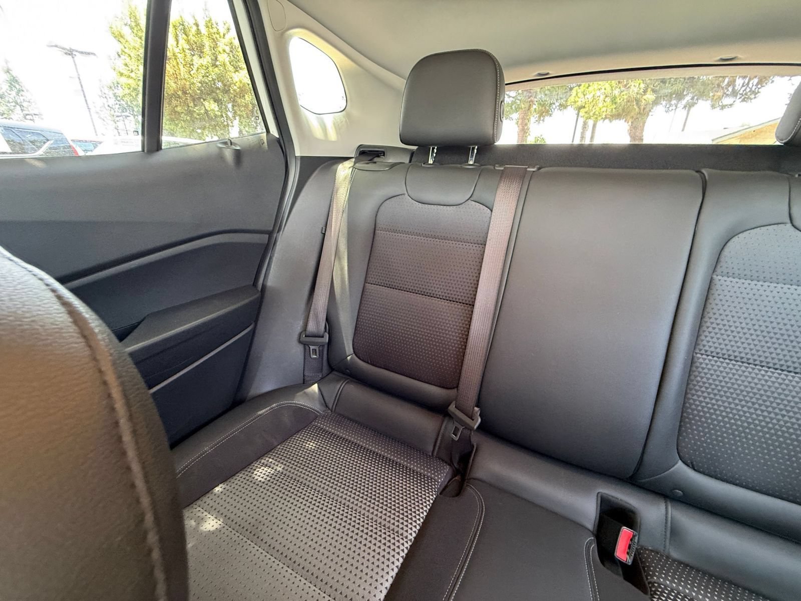 Used 2025 Chevrolet Trax LT FWD image 35