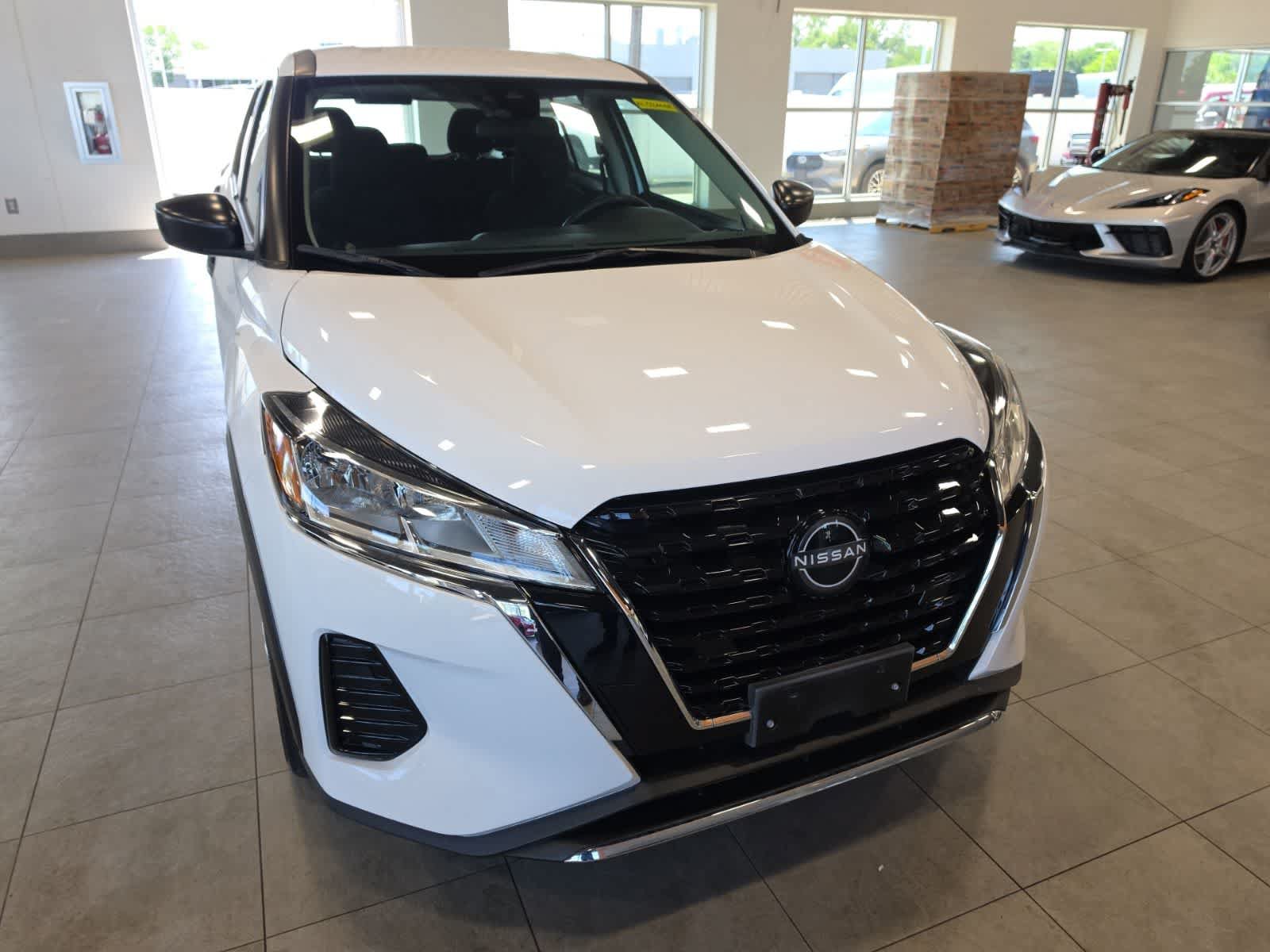 Used 2022 Nissan Kicks S FWD image 4