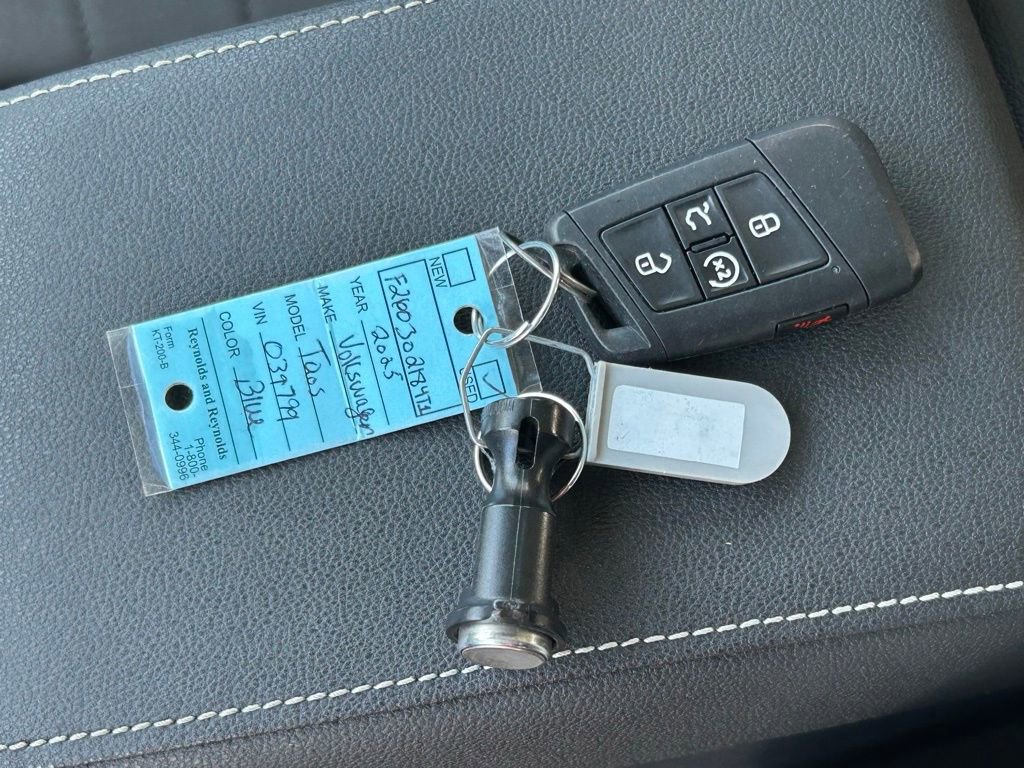 Used 2025 Volkswagen Taos SE image 65