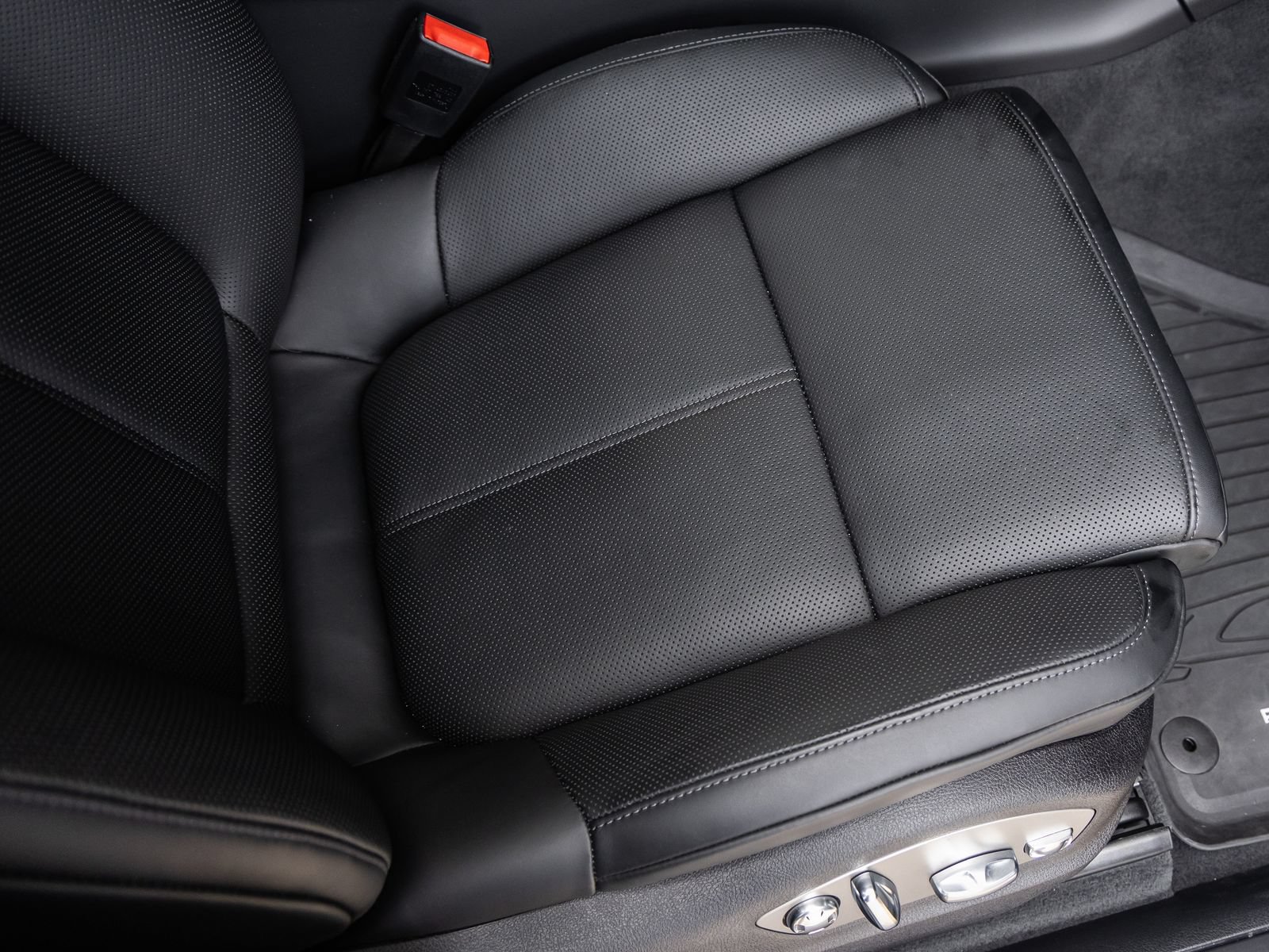 Certified 2026 Porsche Macan AWD/4WD image 44