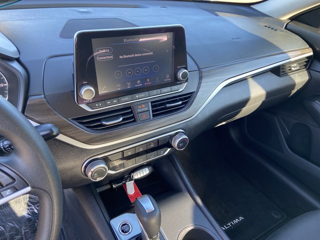 Used 2025 Nissan Altima 2.5 SV FWD image 23