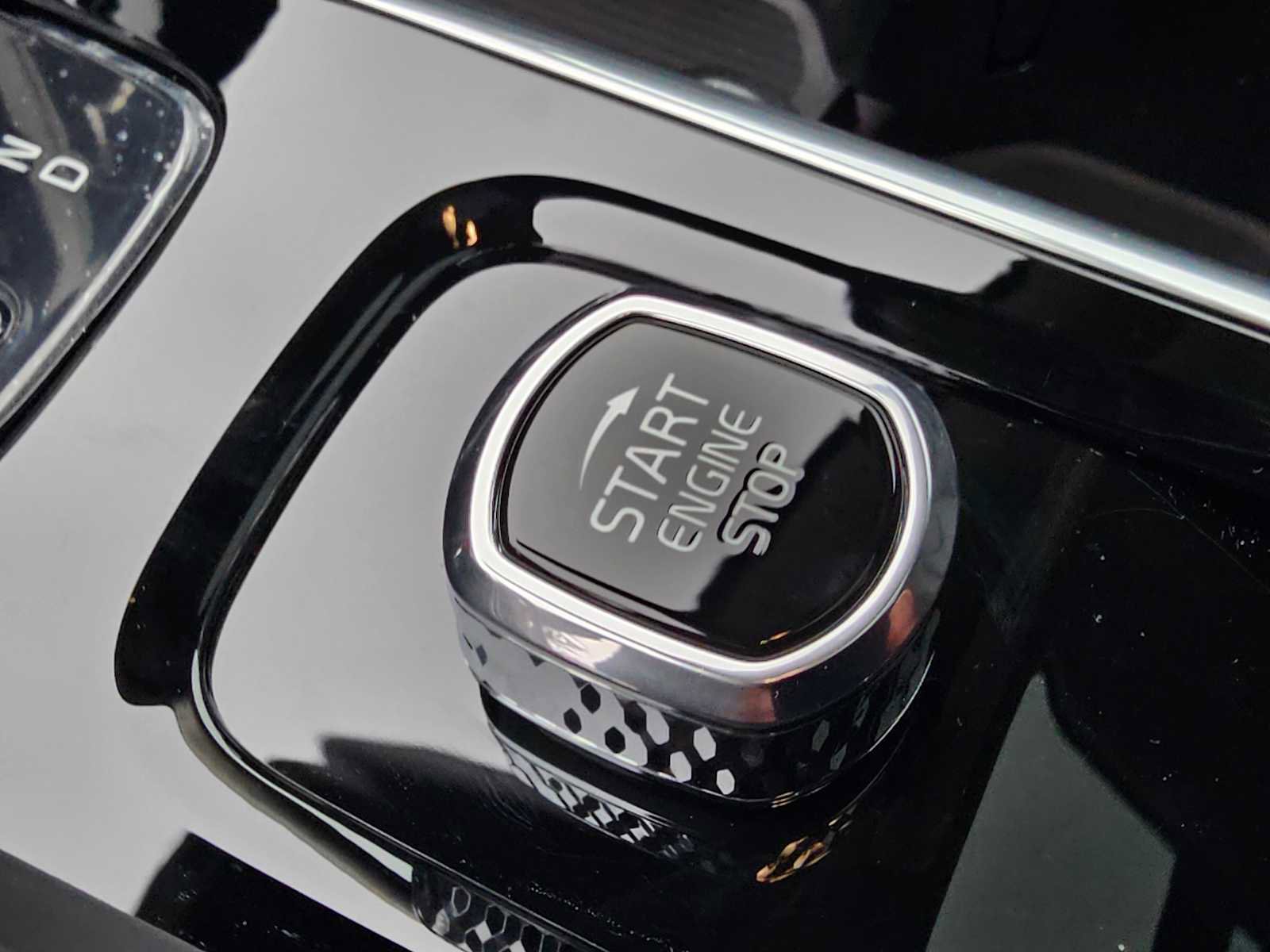 Certified 2025 Volvo XC60 B5 Core w/ Protection Package Premier image 64