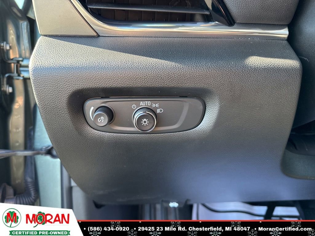 Used 2023 Chevrolet Traverse LT image 14