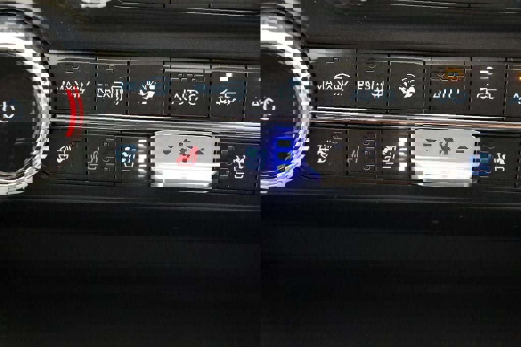 Used 2023 Ford F150 Lariat w/ Equipment Group 502A High image 26