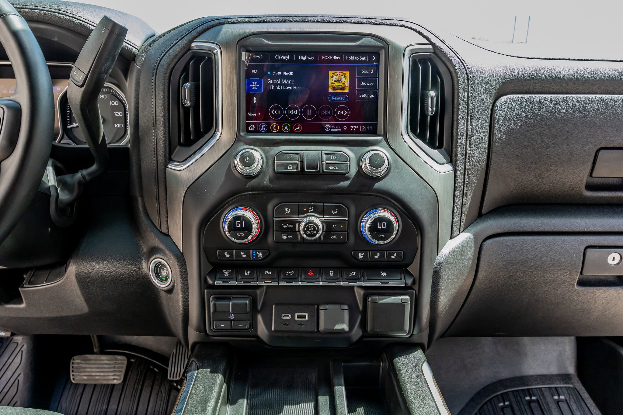 Used 2023 GMC Sierra 3500 Denali w/ Denali Ultimate Package AWD/4WD image 23