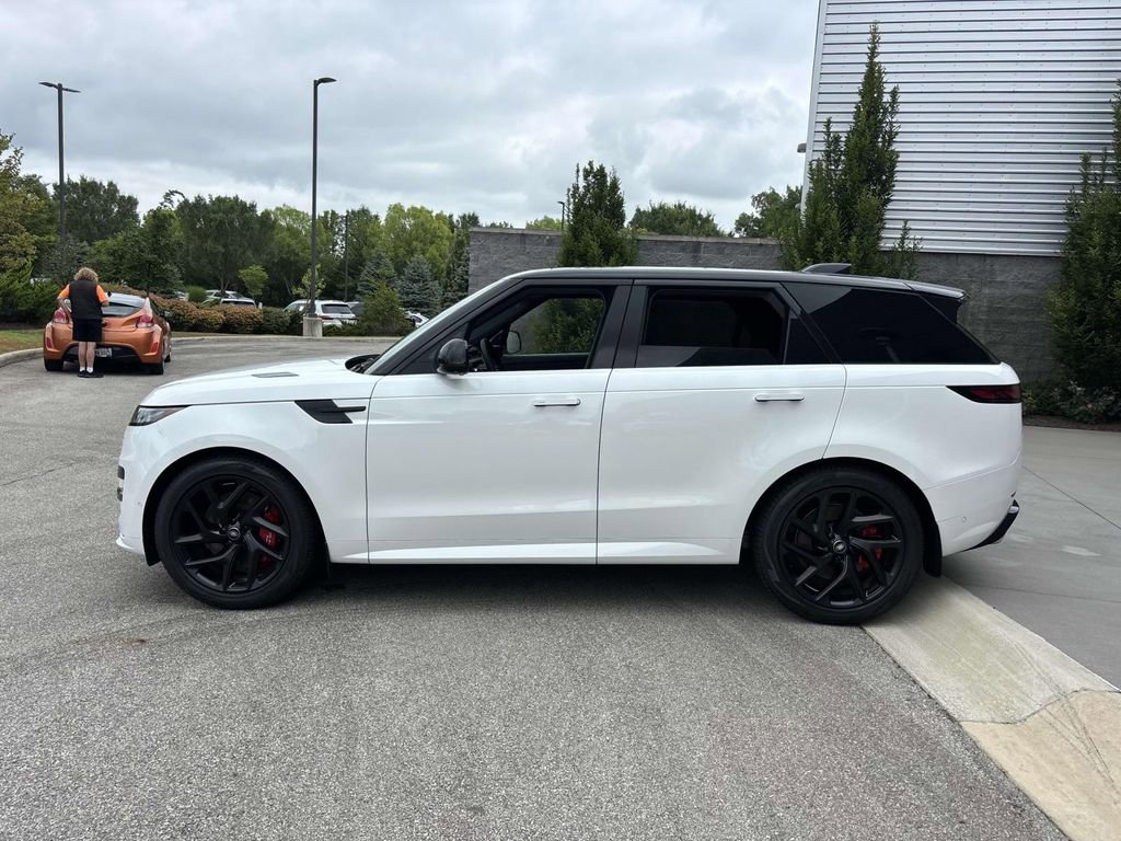 New 2025 Land Rover Range Rover Sport Dynamic SE image 8