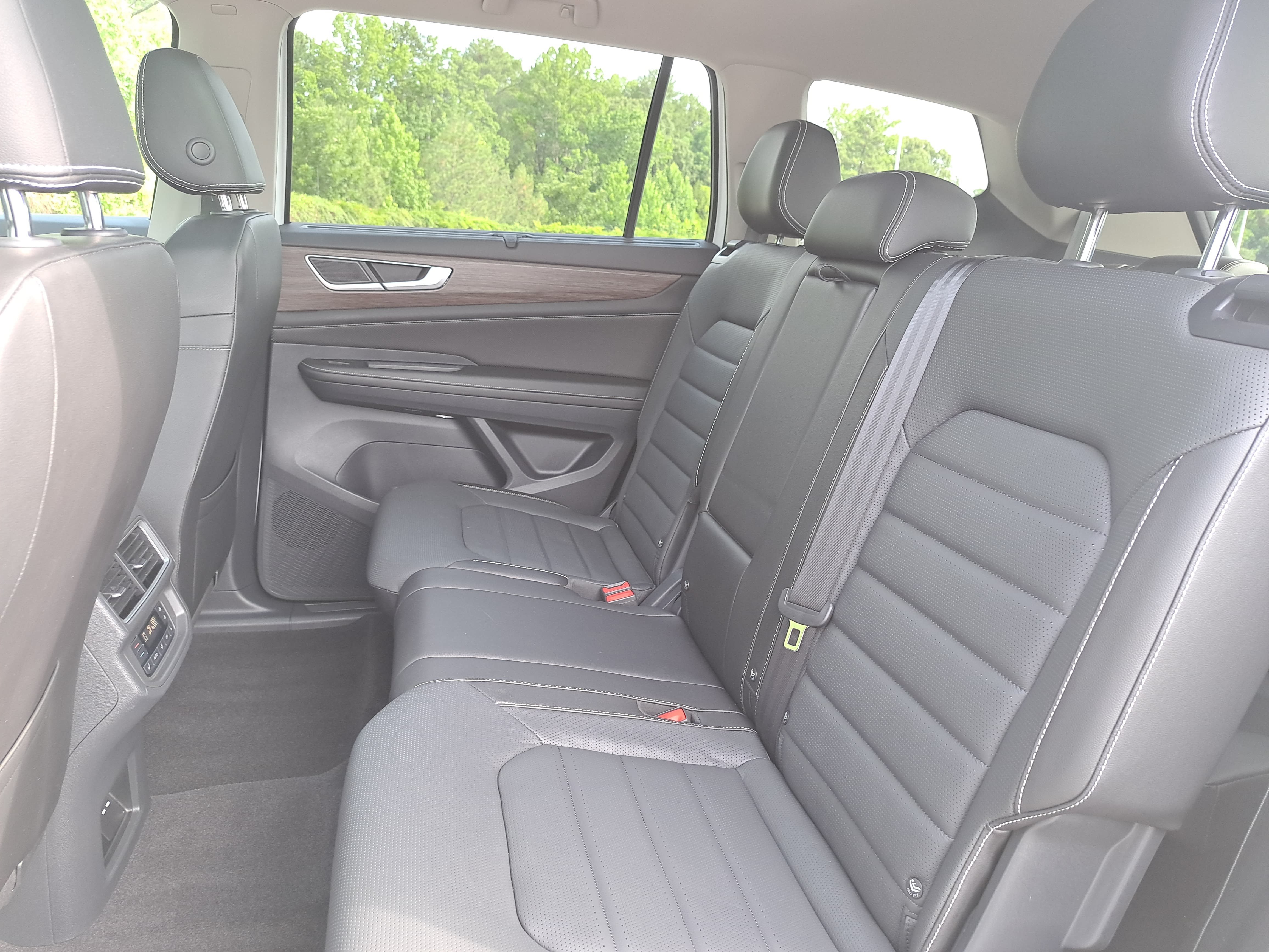 Used 2024 Volkswagen Atlas SEL AWD/4WD image 15