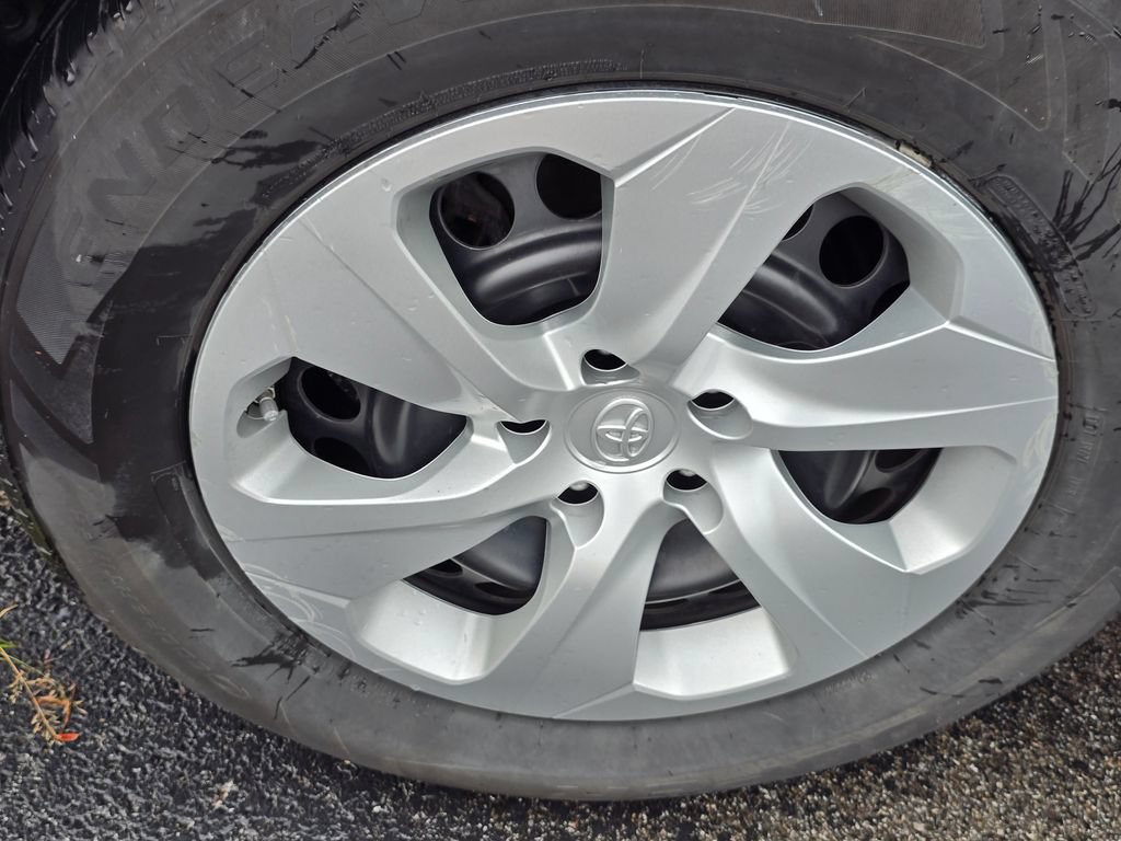 Used 2021 Toyota RAV4 LE AWD/4WD image 10