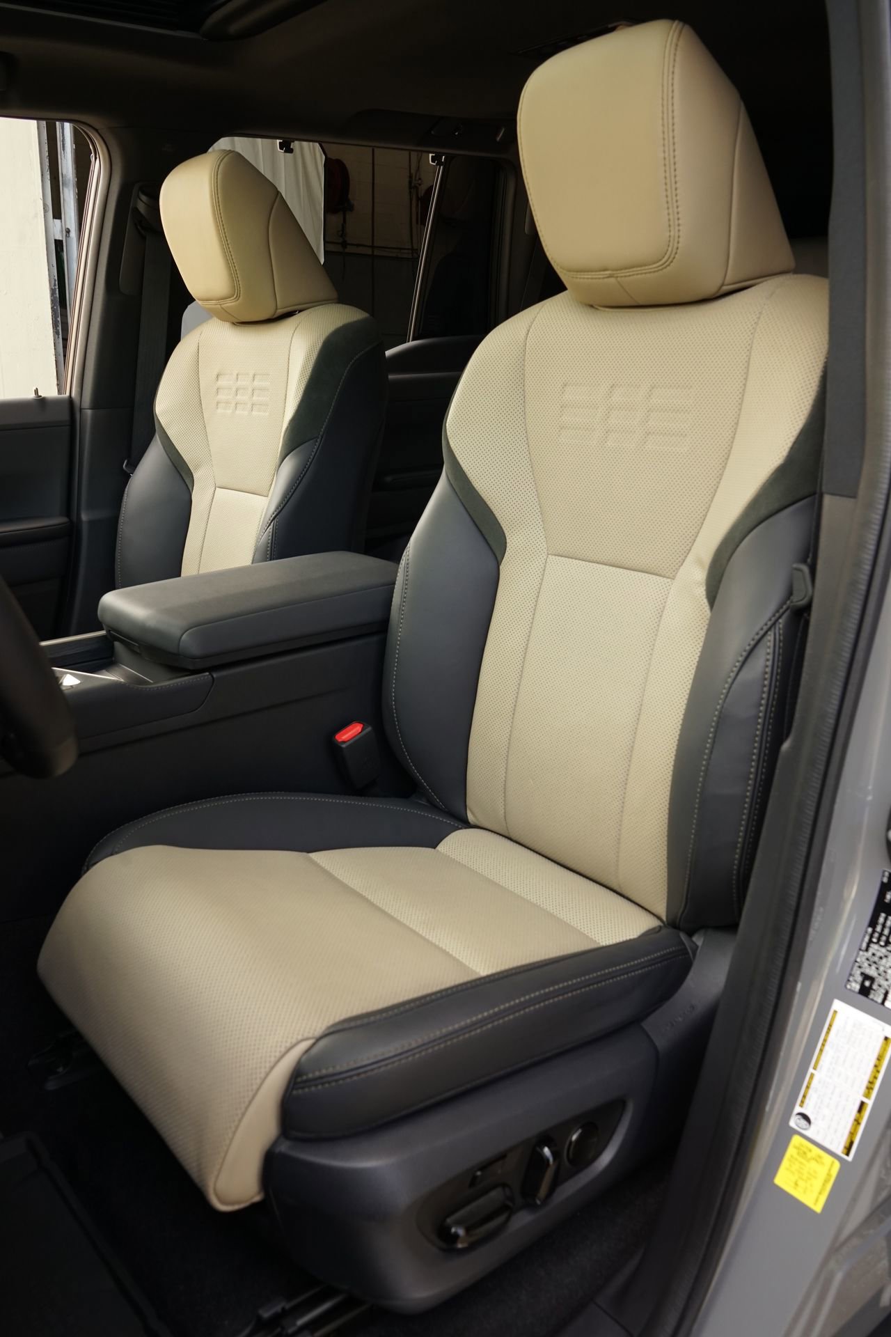 Used 2024 Lexus GX 550 AWD/4WD image 9