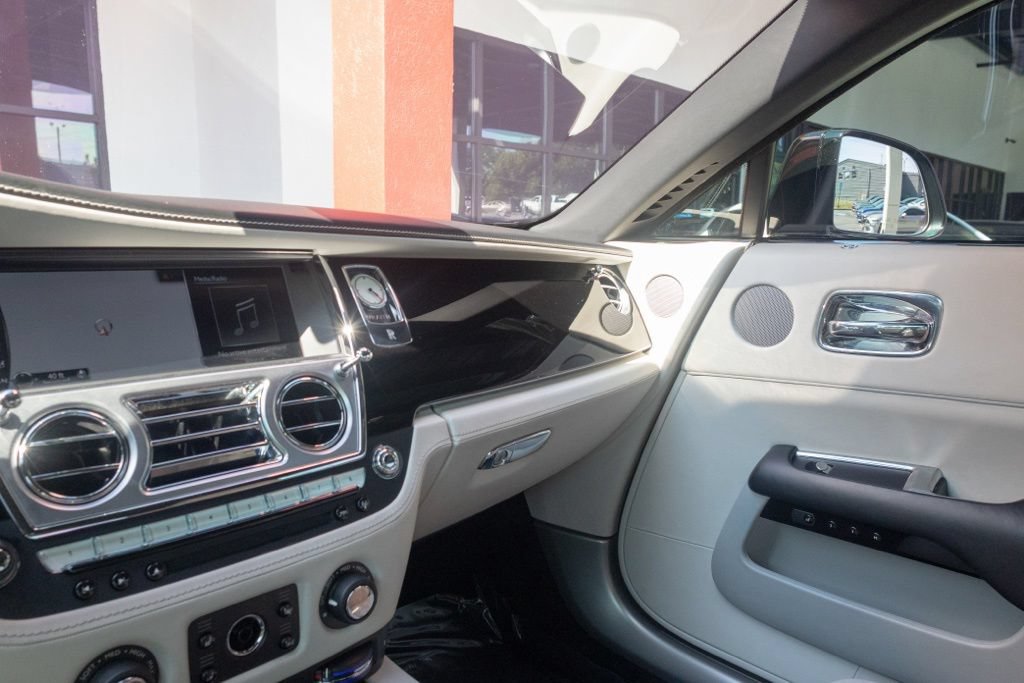 Used 2019 Rolls-Royce Wraith RWD image 34
